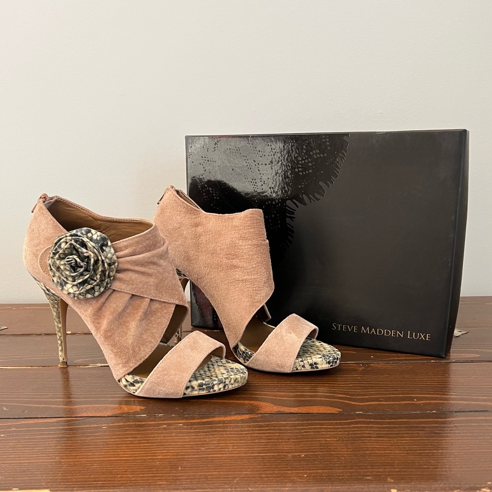 Steve Madden Luxe Delia Suede Open Toe Booties